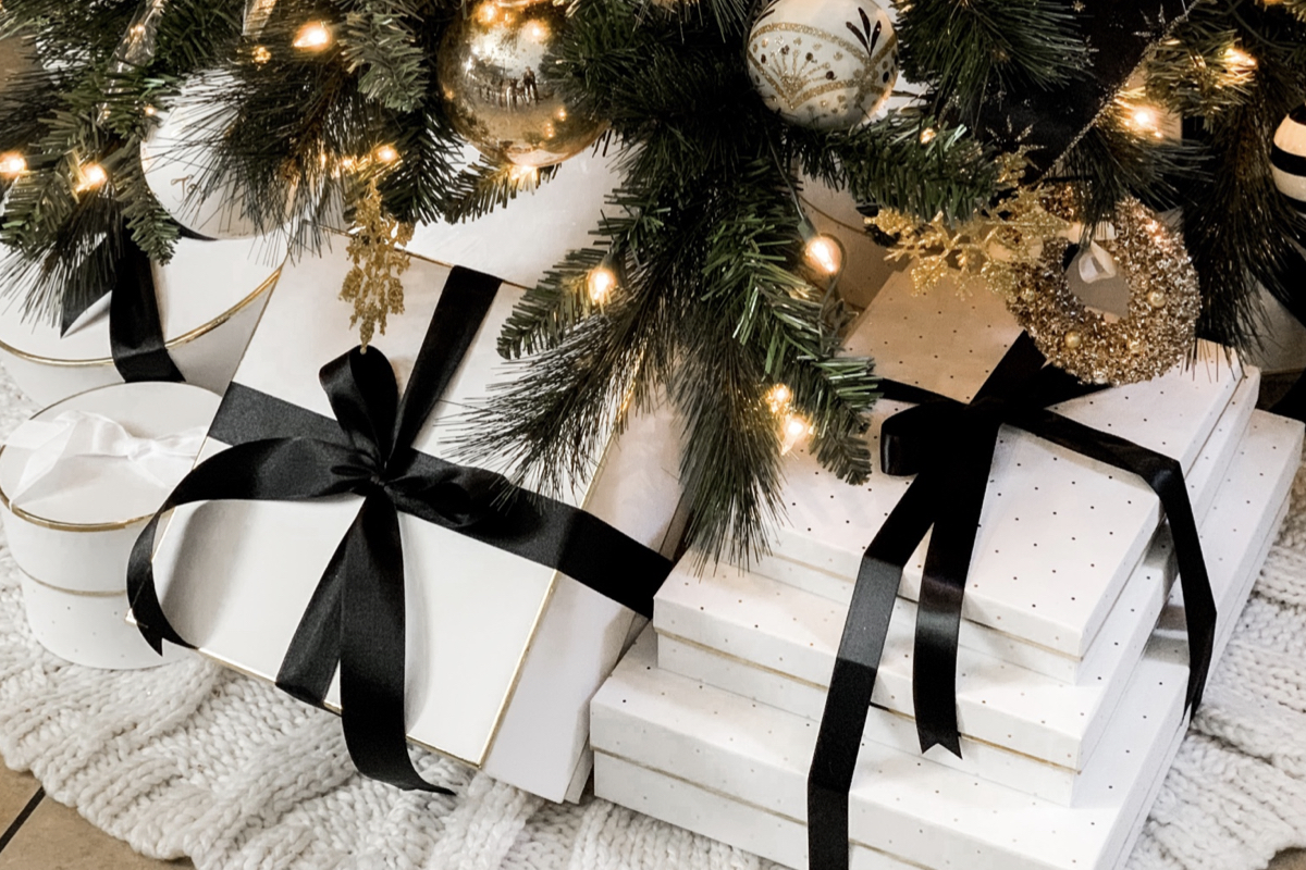 Lift your earnings this holiday season with a holiday gift guide for every recipient 